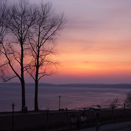 Hotel Kleines Meer Waren  Buitenkant foto