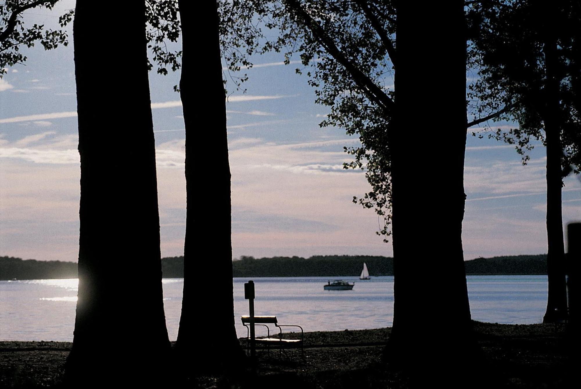 Hotel Kleines Meer Waren  Buitenkant foto