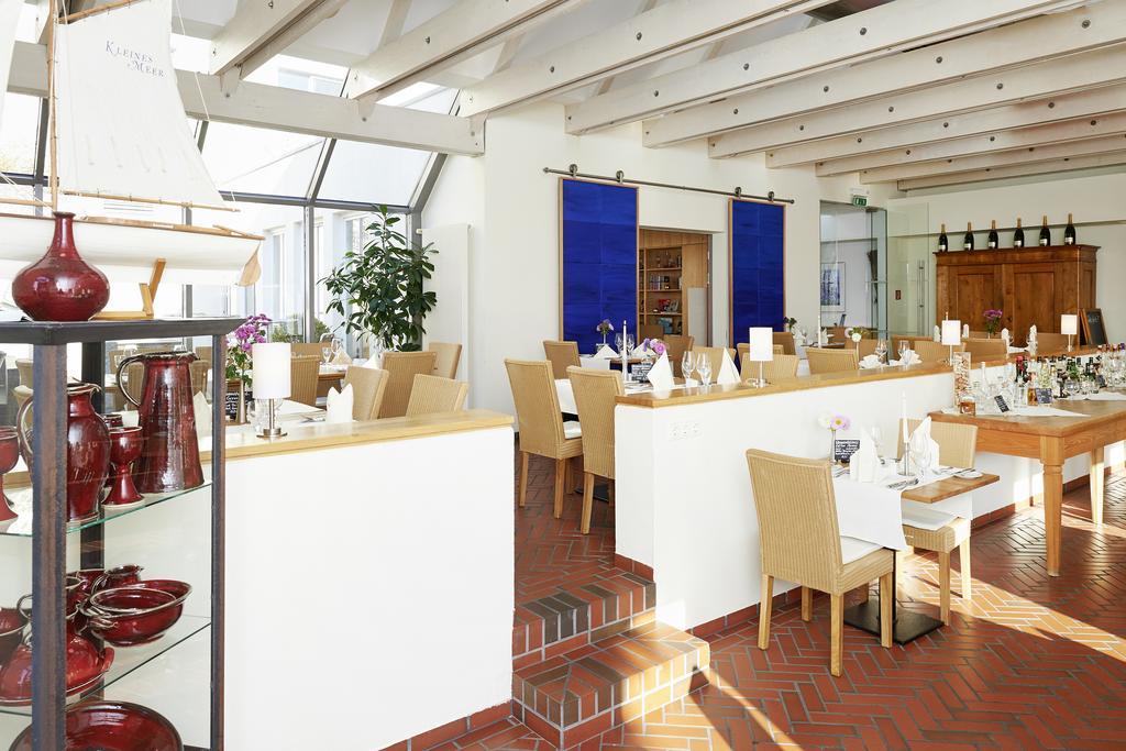 Hotel Kleines Meer Waren  Buitenkant foto