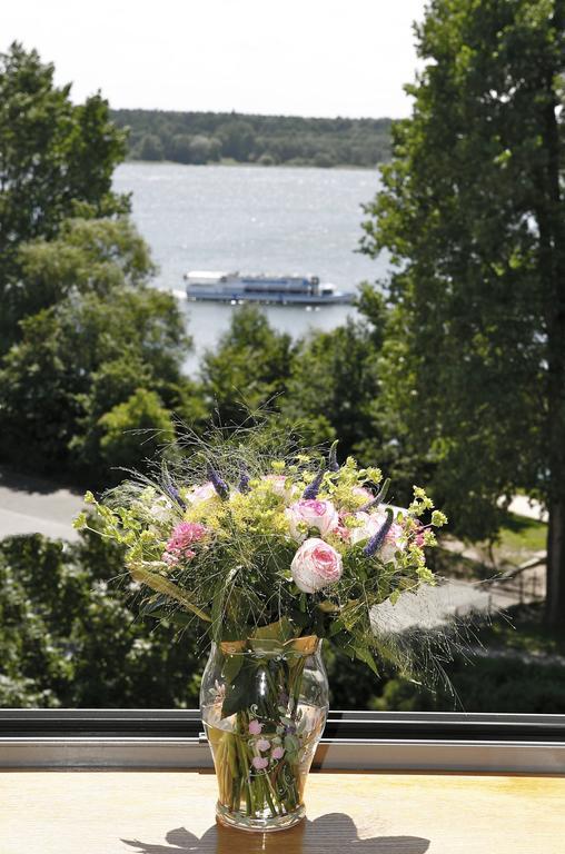 Hotel Kleines Meer Waren  Buitenkant foto