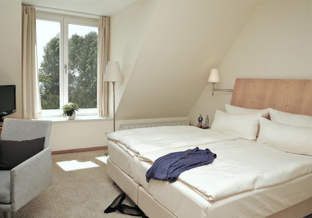 Hotel Kleines Meer Waren  Buitenkant foto