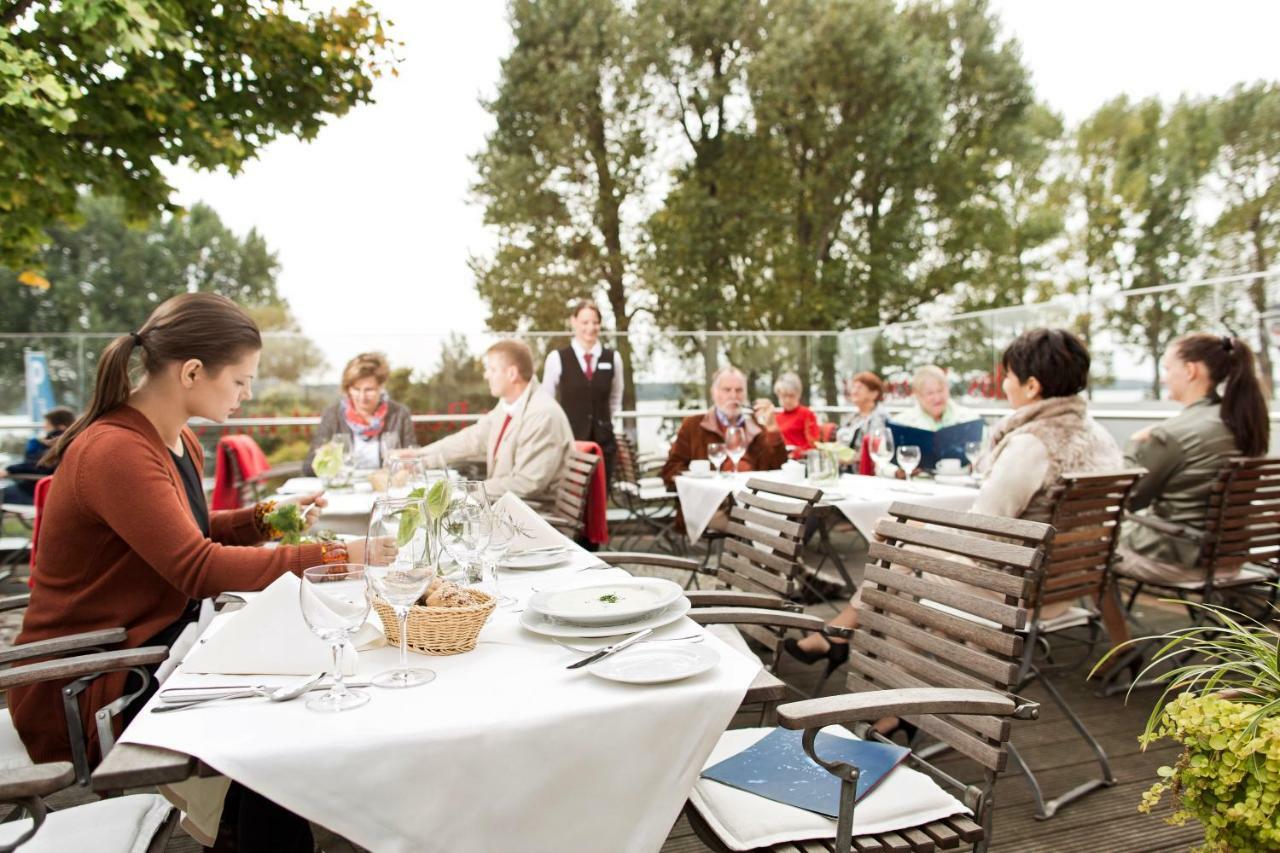 Hotel Kleines Meer Waren  Buitenkant foto